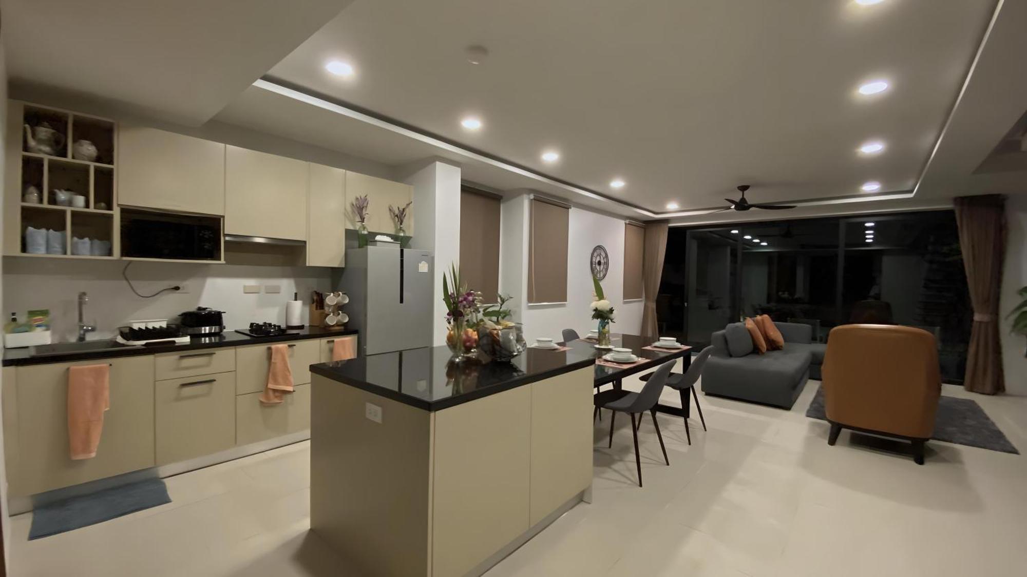 Twin Villas Seaview Kata 외부 사진