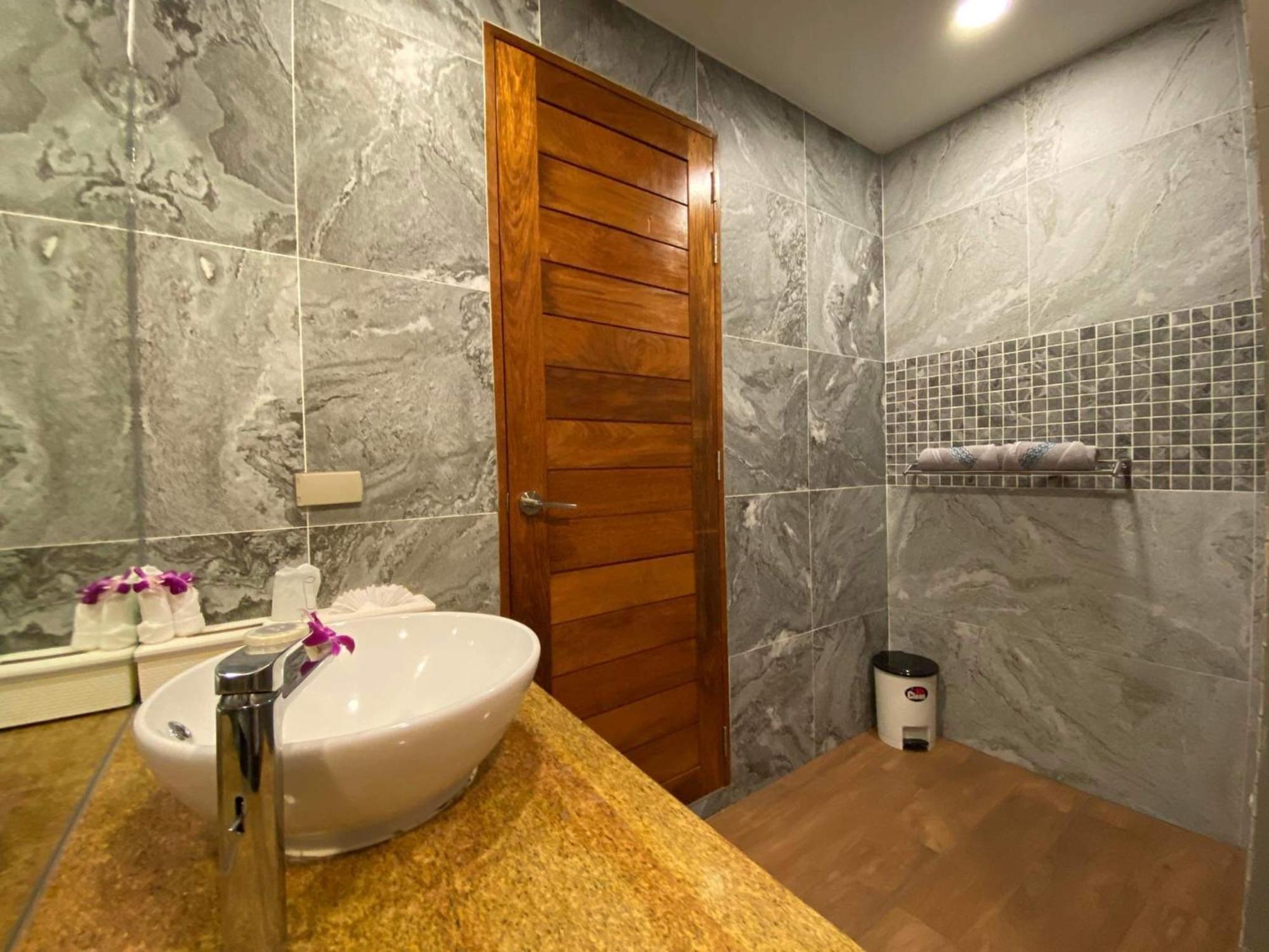 Twin Villas Seaview Kata 외부 사진